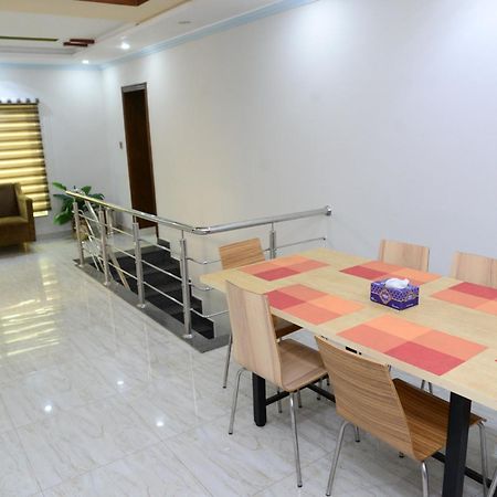 Hotel Deluxe Lahore Exterior photo