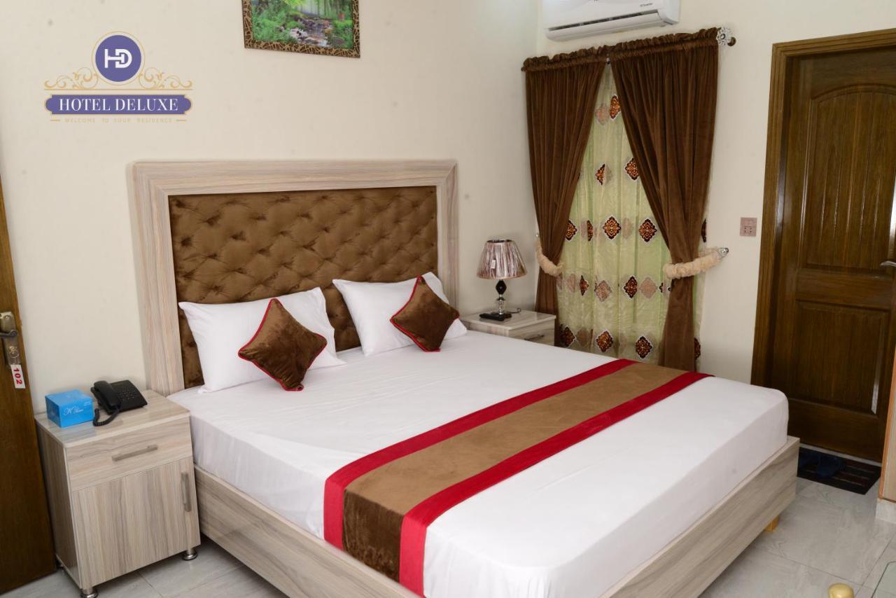 Hotel Deluxe Lahore Exterior photo