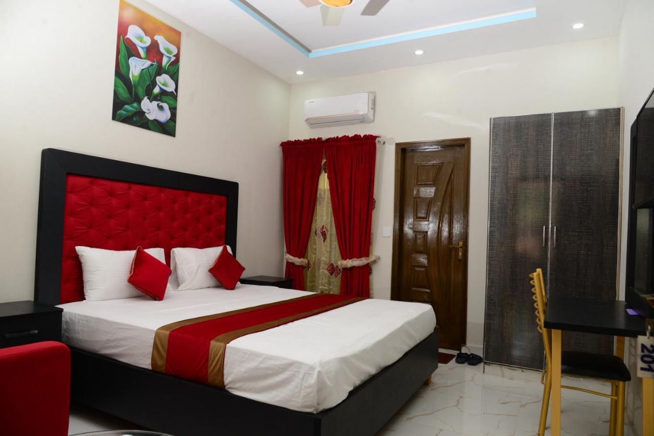 Hotel Deluxe Lahore Exterior photo