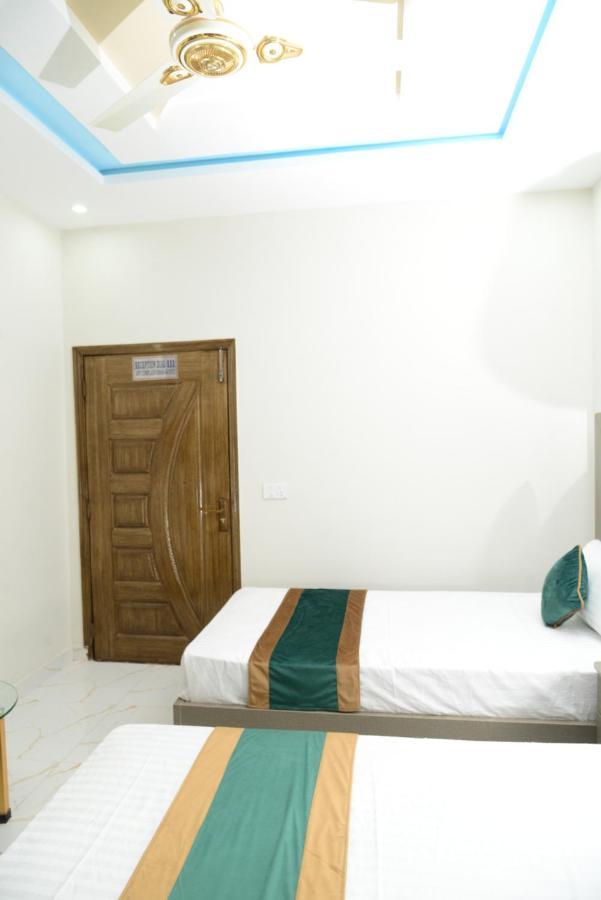 Hotel Deluxe Lahore Exterior photo