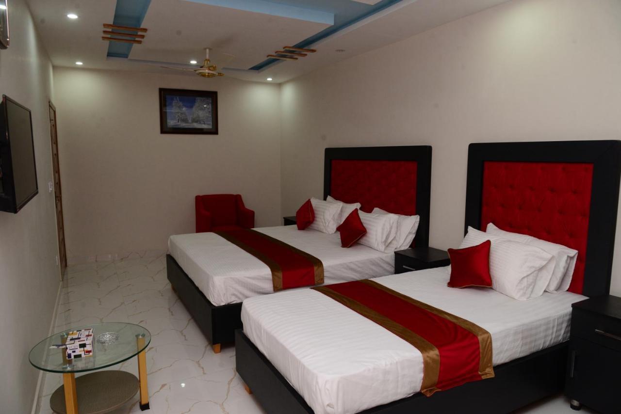 Hotel Deluxe Lahore Exterior photo
