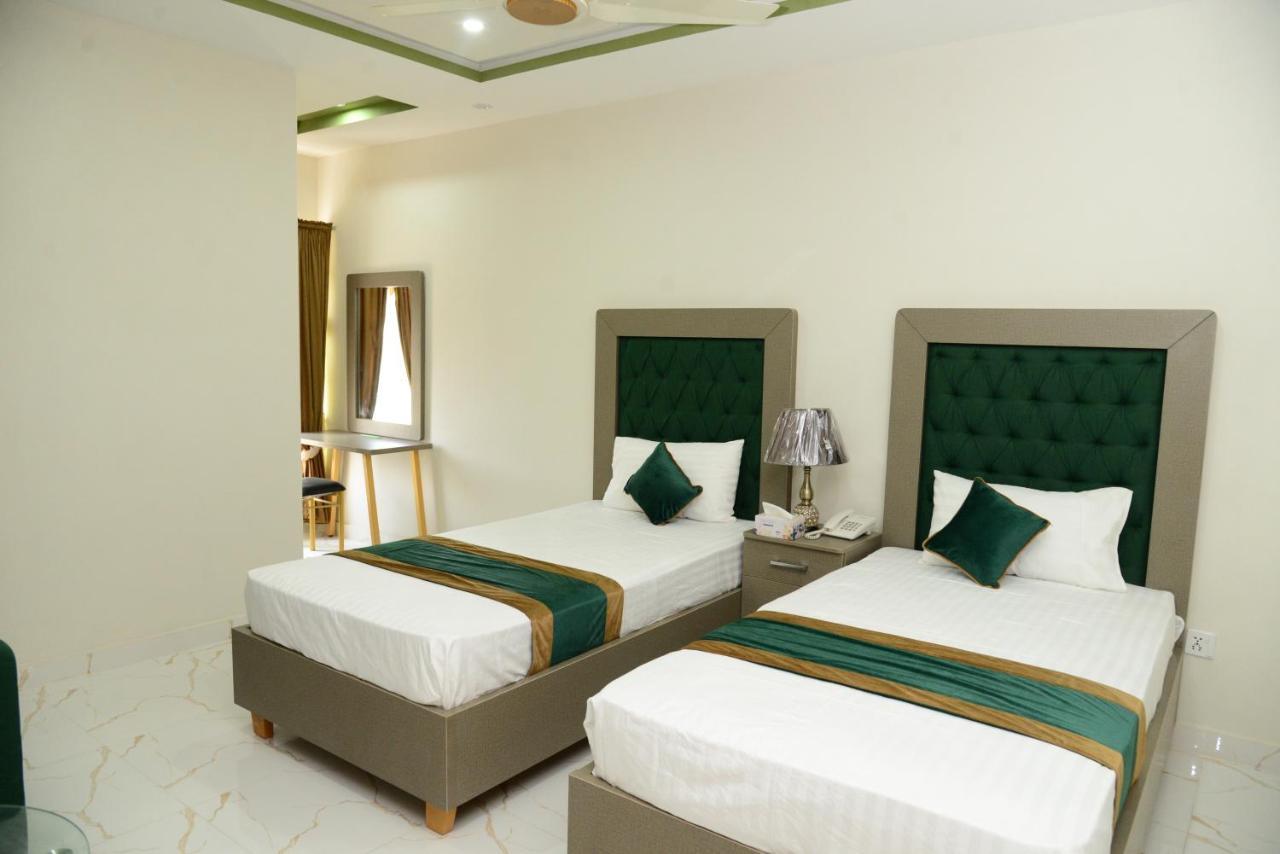 Hotel Deluxe Lahore Exterior photo