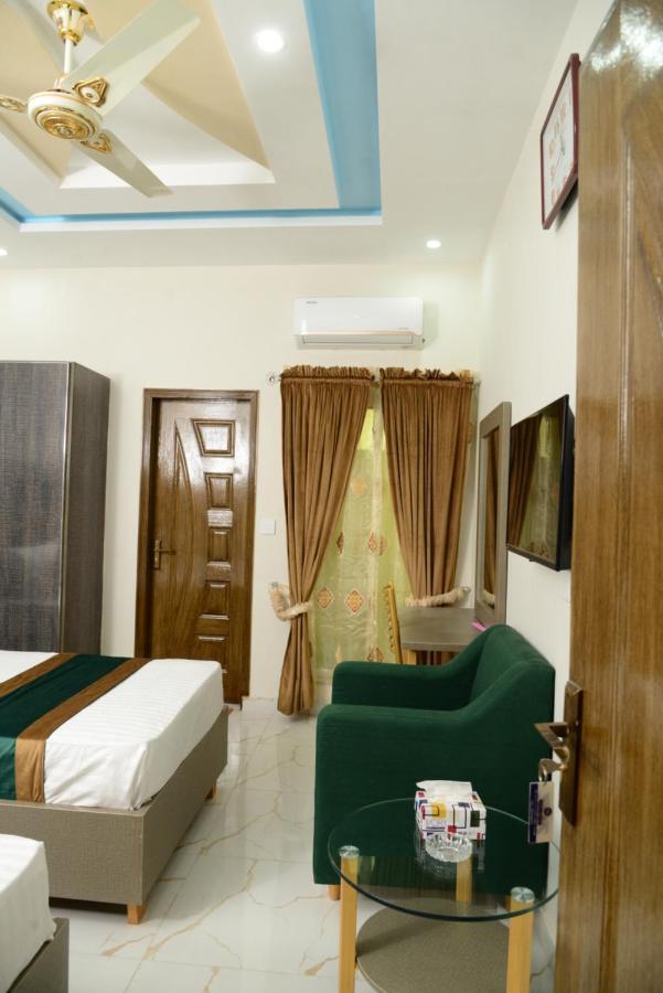 Hotel Deluxe Lahore Exterior photo