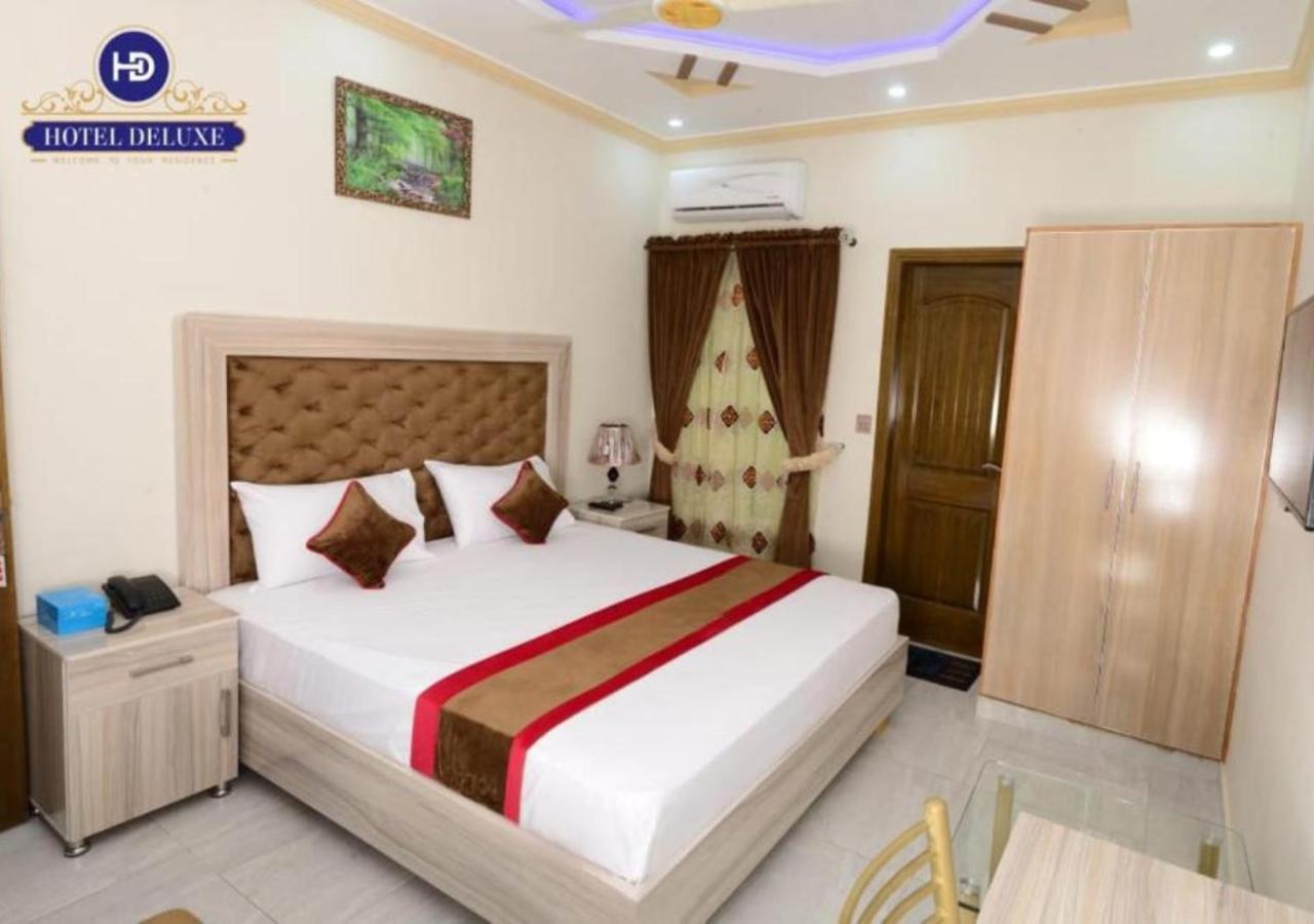Hotel Deluxe Lahore Exterior photo